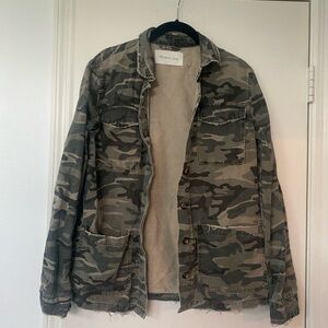Lightweight Camo utility long sleeve zip up Jacket size small